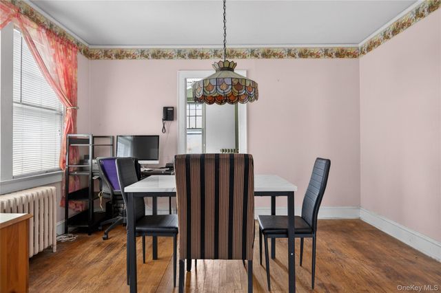 8 Henry Place, Bay Shore, NY 11706