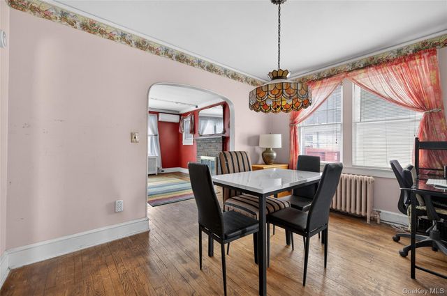 8 Henry Place, Bay Shore, NY 11706