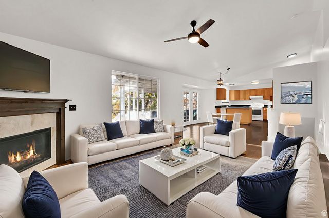 3587 N LAKEVIEW DR, North Ogden, UT 84414