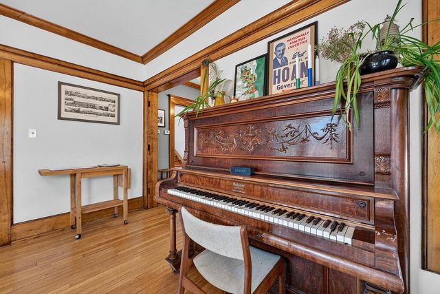 1202 S Layton BOULEVARD, Milwaukee, WI 53215
