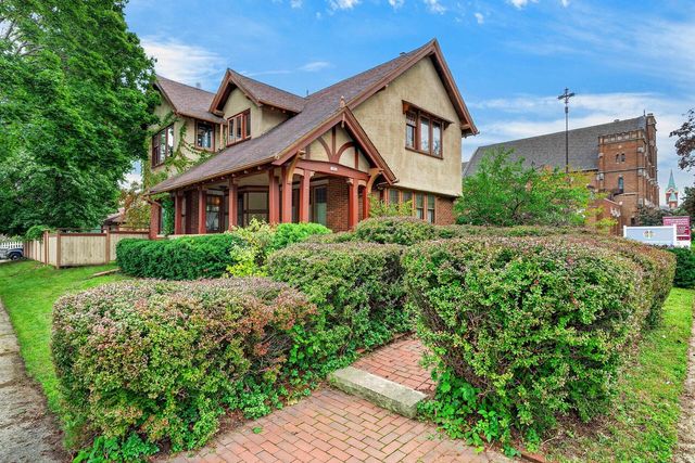 1202 S Layton BOULEVARD, Milwaukee, WI 53215