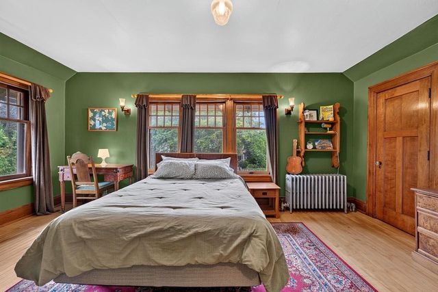 1202 S Layton BOULEVARD, Milwaukee, WI 53215