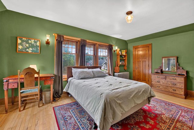 1202 S Layton BOULEVARD, Milwaukee, WI 53215