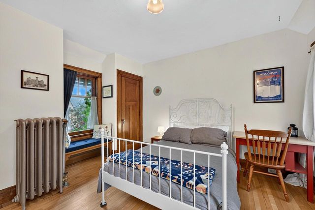 1202 S Layton BOULEVARD, Milwaukee, WI 53215