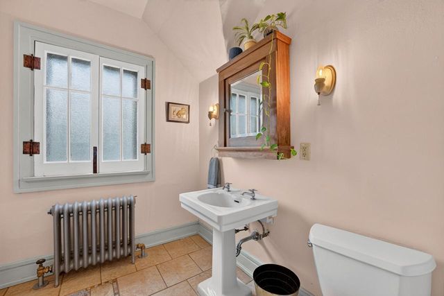1202 S Layton BOULEVARD, Milwaukee, WI 53215