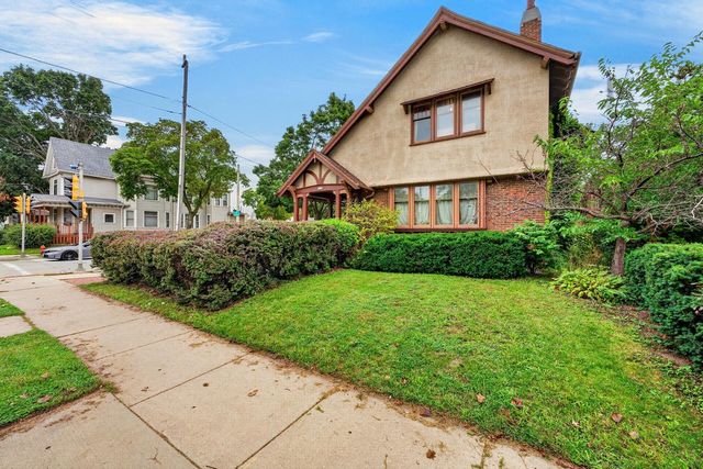 1202 S Layton BOULEVARD, Milwaukee, WI 53215