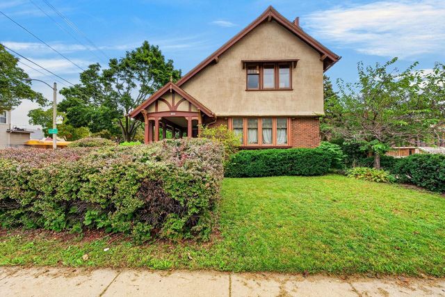 1202 S Layton BOULEVARD, Milwaukee, WI 53215