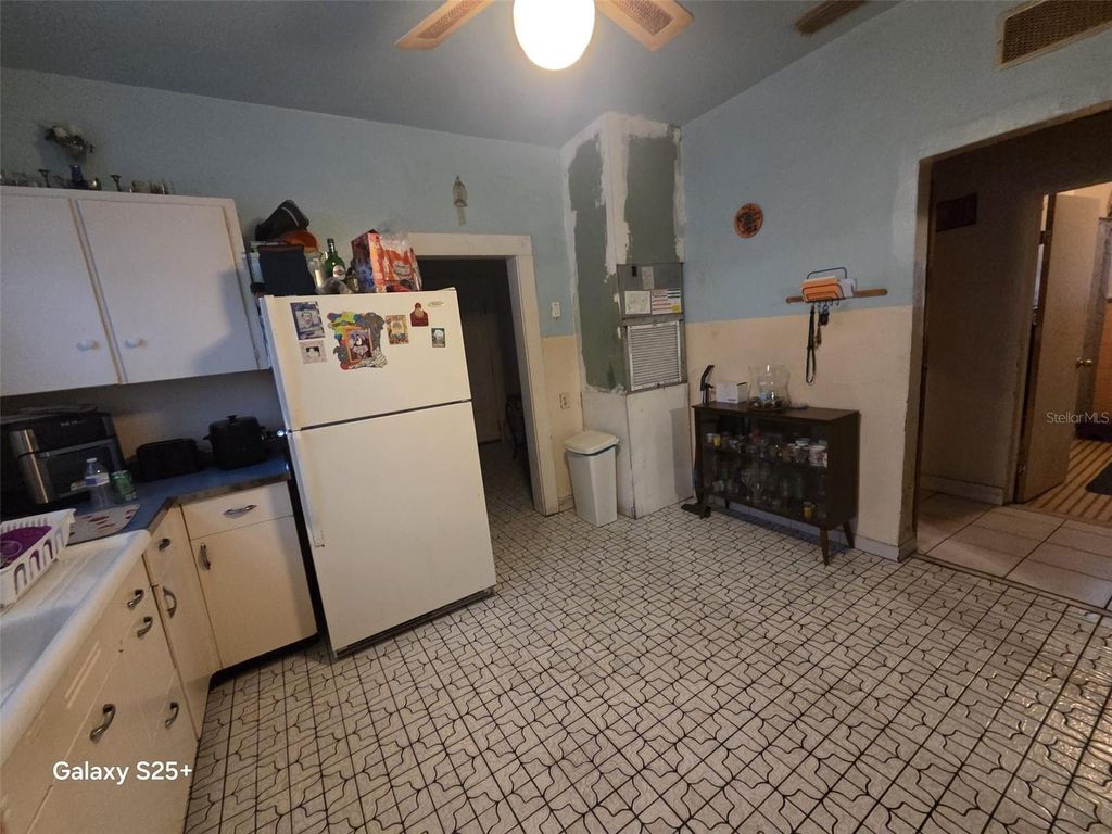 Image 5 of property listing at 1301 E 26TH AVENUE, Tampa, FL 33605