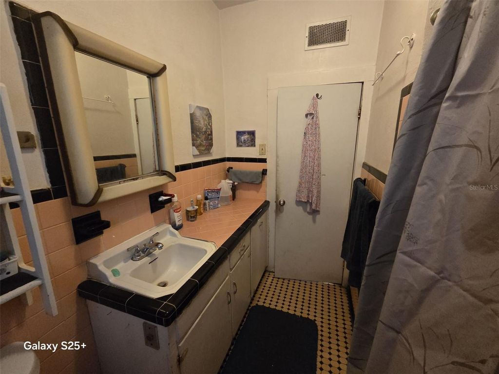 Image 10 of property listing at 1301 E 26TH AVENUE, Tampa, FL 33605