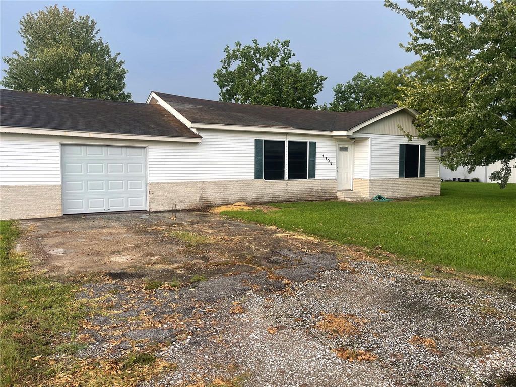 1703 Sterling Drive, Baytown, TX 77523