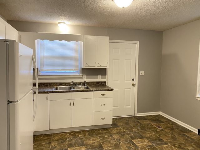 222 N 11th St, Clarksville, TN 37040
