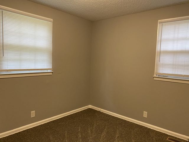 222 N 11th St, Clarksville, TN 37040