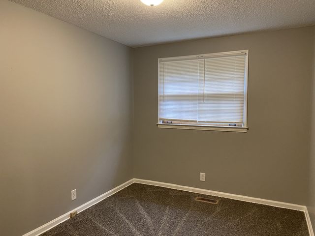 222 N 11th St, Clarksville, TN 37040