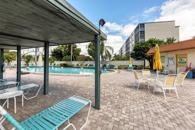 3840 IRONWOOD LANE 304H, Bradenton, FL 34209