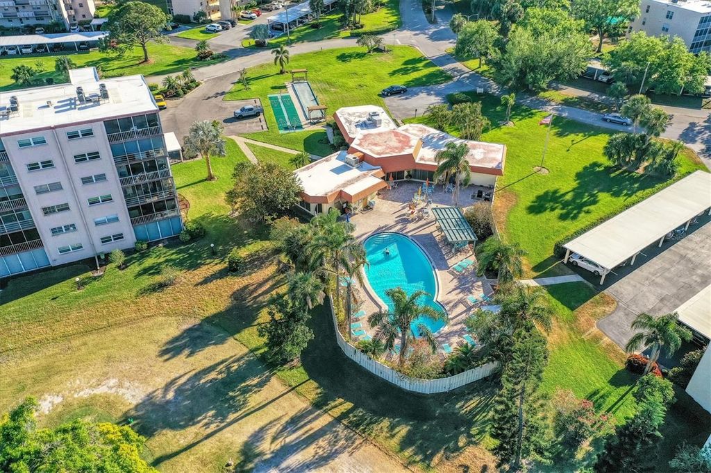 Image 13 of property listing at 3840 IRONWOOD LANE 304H, Bradenton, FL 34209