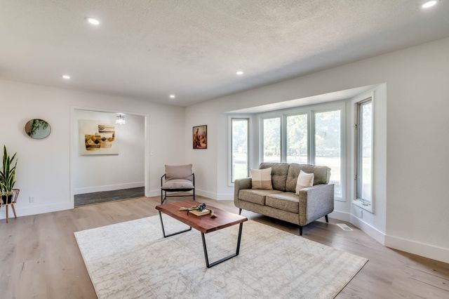 449 N Wheatland Pl, Wichita, KS 67235