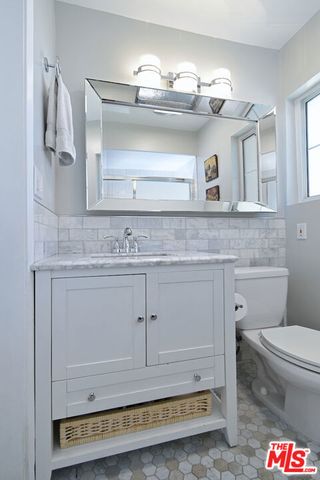 4140 Warner Boulevard 302, Burbank, CA 91505