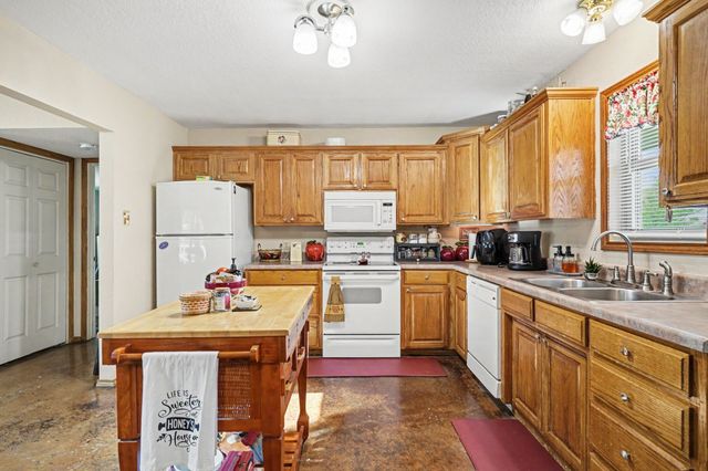 7445 County Road 305, Grandview, TX 76050