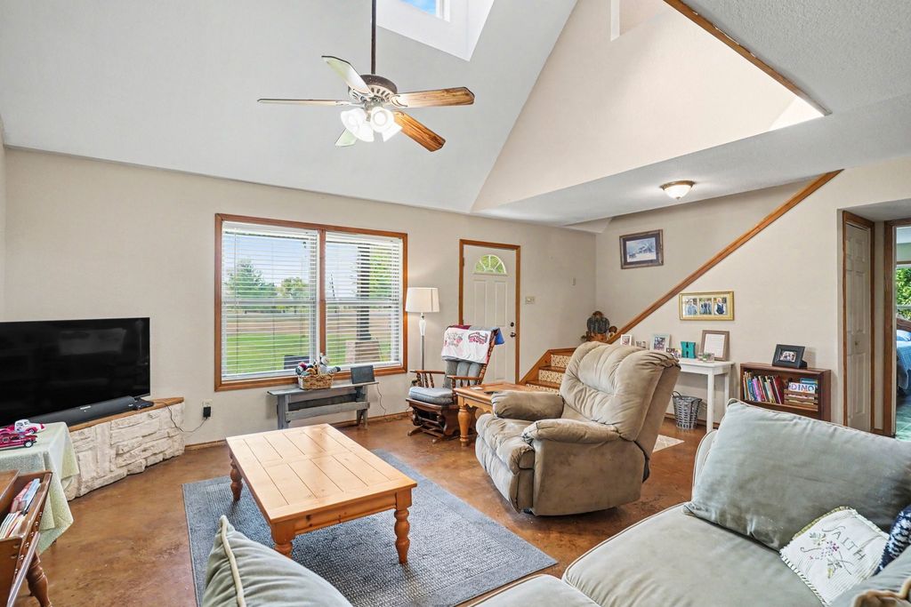 7445 County Road 305, Grandview, TX 76050 — photo 2
