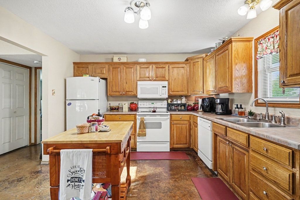 7445 County Road 305, Grandview, TX 76050 — photo 3