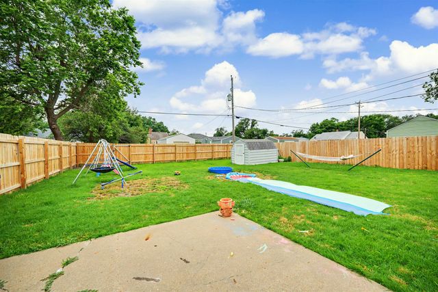 404 E Claflin Ave, Salina, KS 67401
