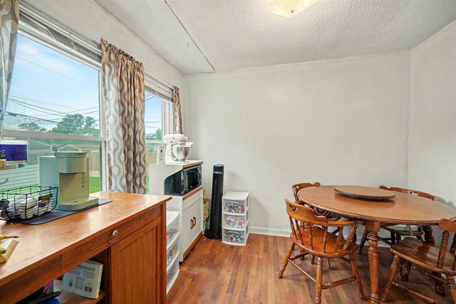 404 E Claflin Ave, Salina, KS 67401