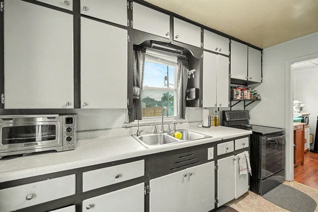 404 E Claflin Ave, Salina, KS 67401