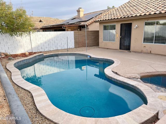 6926 W Via Del Sol Drive, Glendale, AZ 85310