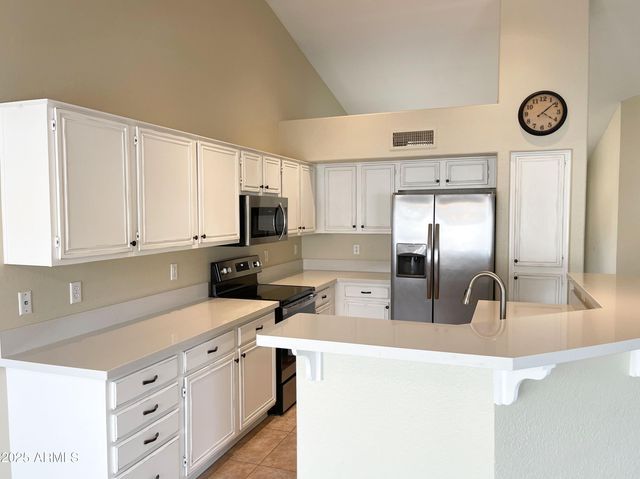 6926 W Via Del Sol Drive, Glendale, AZ 85310