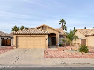 6926 W Via Del Sol Drive, Glendale, AZ 85310