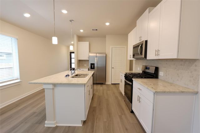 6686 Lahna Oak Drive, Conroe, TX 77304