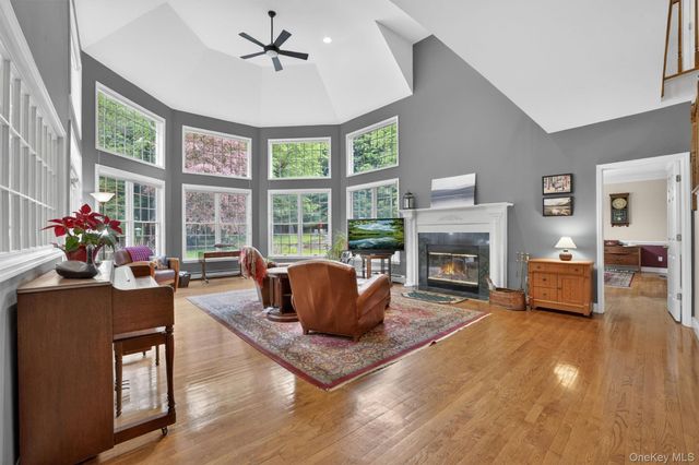 4 Pearl Court, Katonah, NY 10536