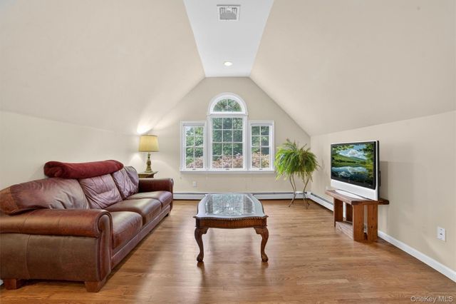 4 Pearl Court, Katonah, NY 10536