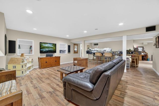 4 Pearl Court, Katonah, NY 10536