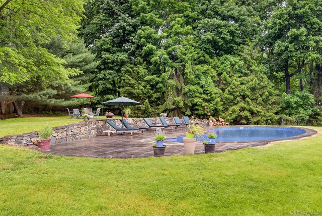 4 Pearl Court, Katonah, NY 10536