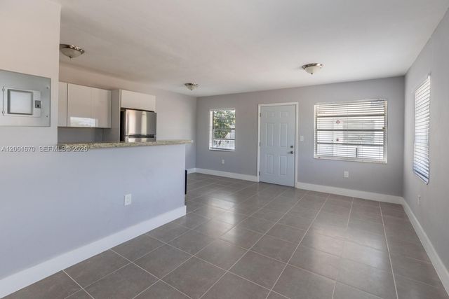 1960 NE 161st St 201, North Miami Beach, FL 33162