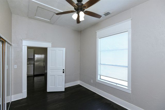1513 South Freeway, Fort Worth, TX 76104
