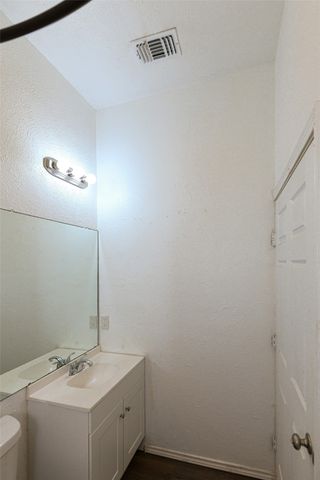 1513 South Freeway, Fort Worth, TX 76104