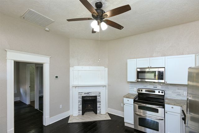 1513 South Freeway, Fort Worth, TX 76104
