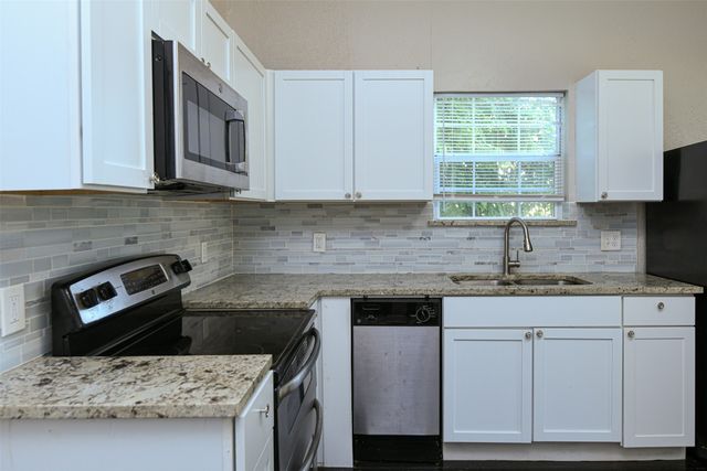 1513 South Freeway, Fort Worth, TX 76104