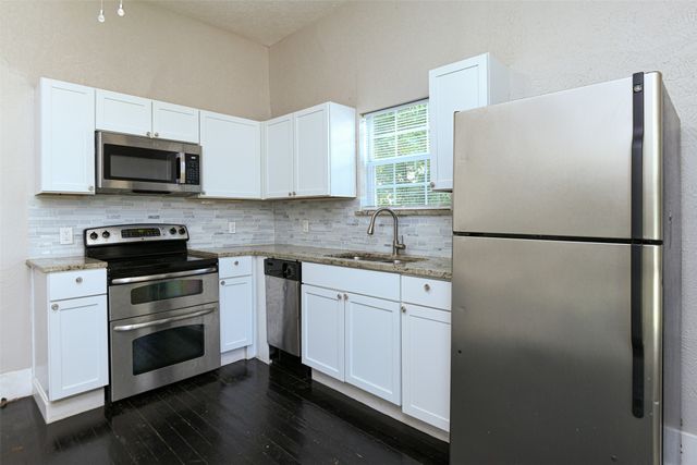 1513 South Freeway, Fort Worth, TX 76104