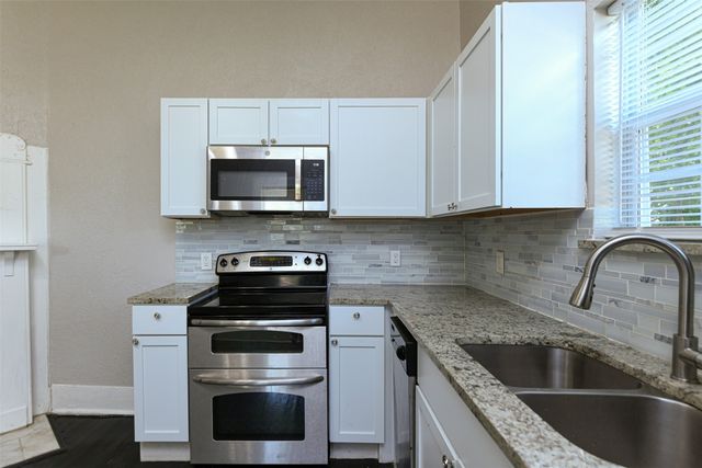 1513 South Freeway, Fort Worth, TX 76104