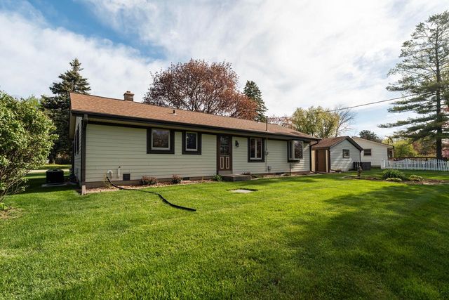 3351 Moraine DRIVE, Hubertus, WI 53033