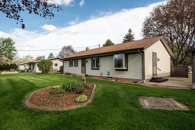 3351 Moraine DRIVE, Hubertus, WI 53033
