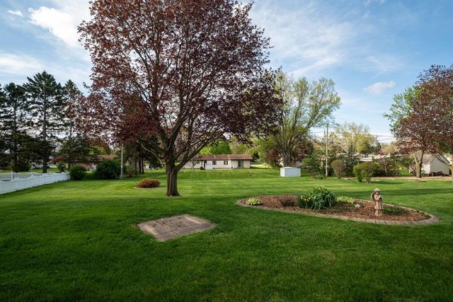 3351 Moraine DRIVE, Hubertus, WI 53033