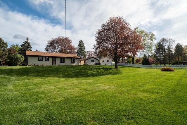 3351 Moraine DRIVE, Hubertus, WI 53033