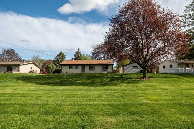 3351 Moraine DRIVE, Hubertus, WI 53033
