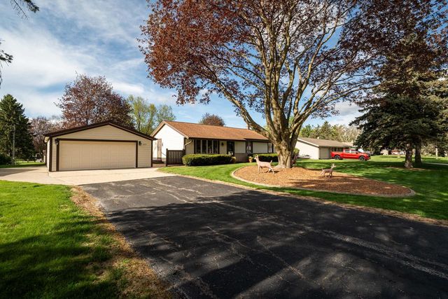 3351 Moraine DRIVE, Hubertus, WI 53033