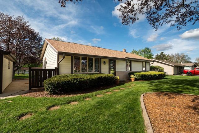 3351 Moraine DRIVE, Hubertus, WI 53033