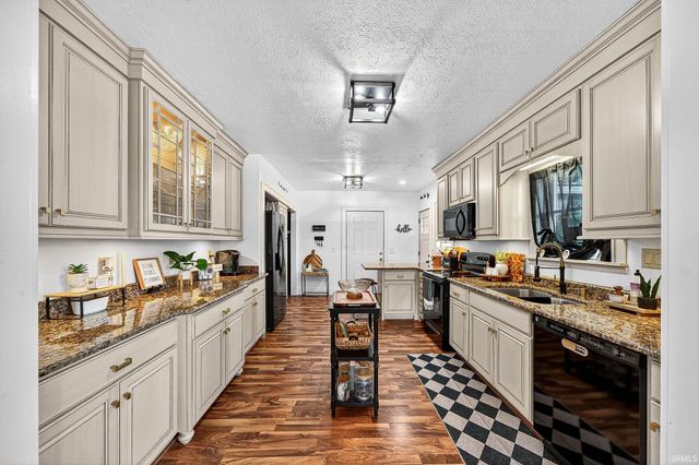 525 S main Street, Middlebury, IN 46540